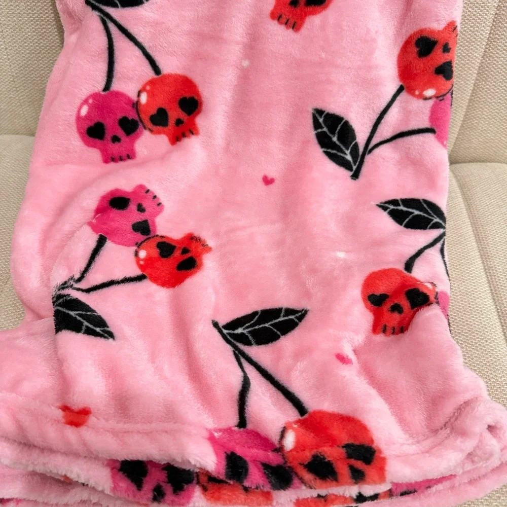 NWT The Halloween Shop Decorative Throw Skull Cherry Heart Plush Fleece